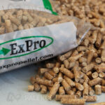 Pellet drzewny Expro worek rozsypany z bliska Paleko