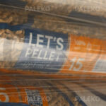 Pellet drzewny Lets pomarańczowy paleta z bliska Paleko