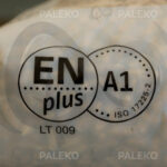 Pellet drzewny Natural worek z bliska - certyfikaty Paleko