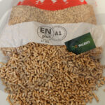 Pellet drzewny Natural worek rozsypany z wizytówką Paleko