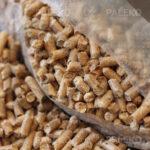 Rozsypany worek pelletu Olimp z bliska Paleko