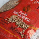 Pellet drzewny Solid worek plus granulat z bliska Paleko