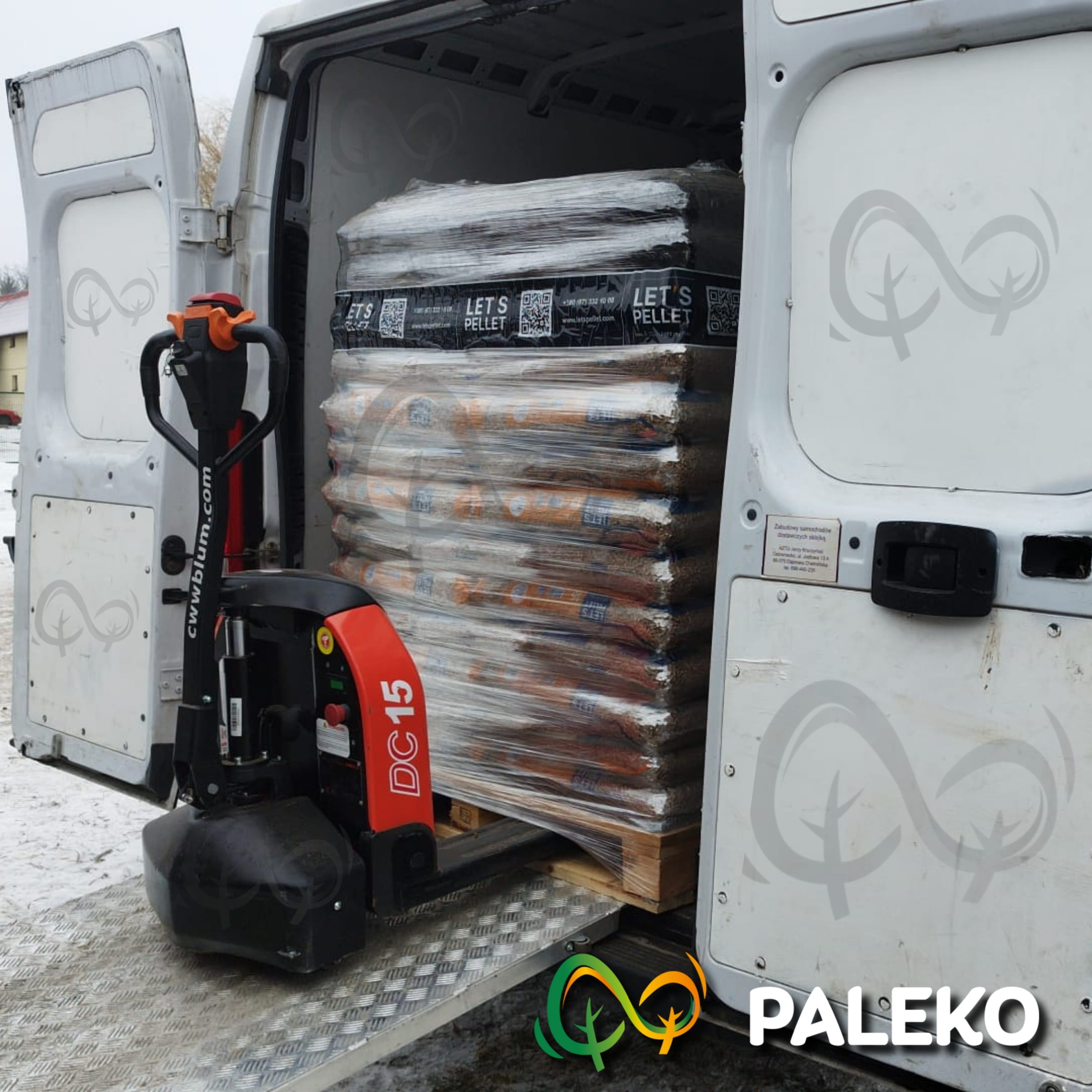 Rozładunek pelletu drzewnego Lets z Busa, rampa Paleko