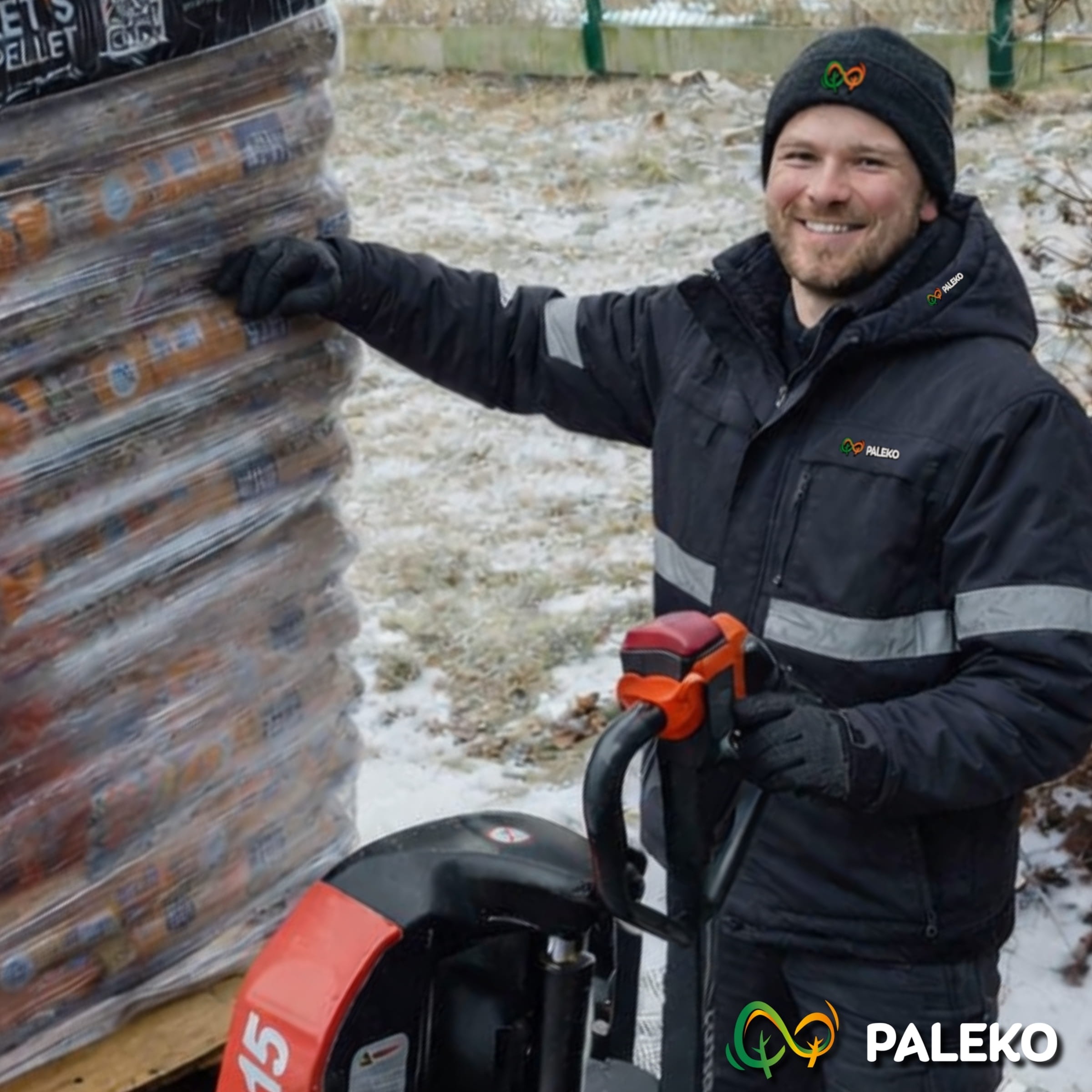 Rozładunek pelletu drzewnego Lets kierowca na rozładunku