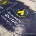 pellet drzewny RIO, jasny pellet, szaro-beżowy worek z niebieskim paskiem, wysoka wartość opałowa