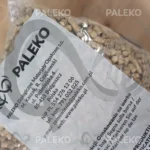 pellet drzewny RIO, jasny pellet, szaro-beżowy worek z logo producenta - paleko